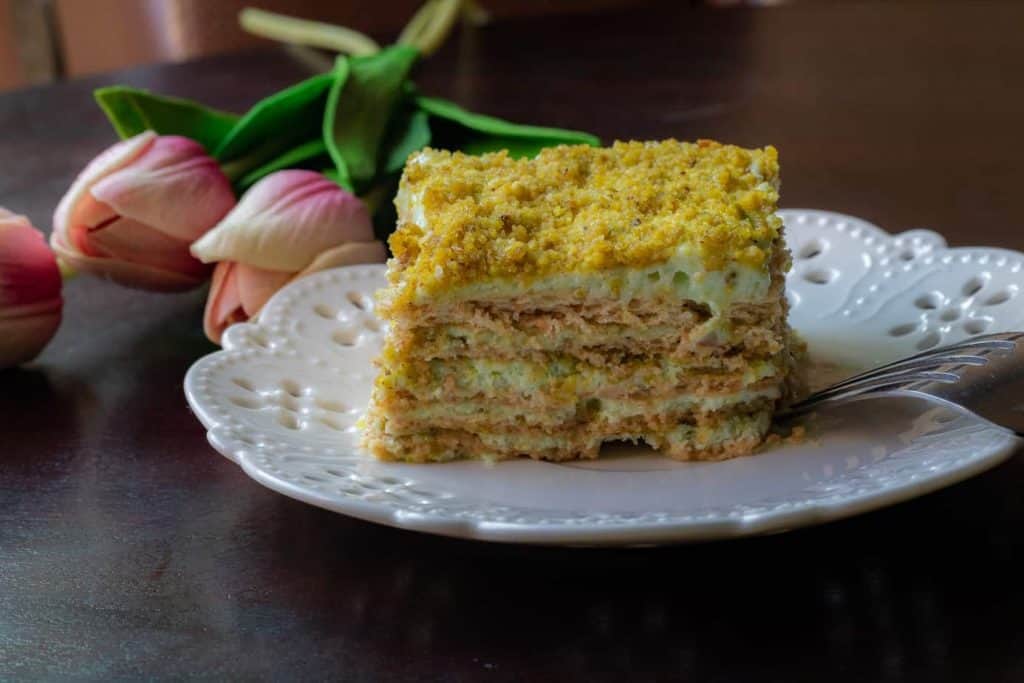 Easy Pistachio Icebox Cake recipe with simple and easy steps. 