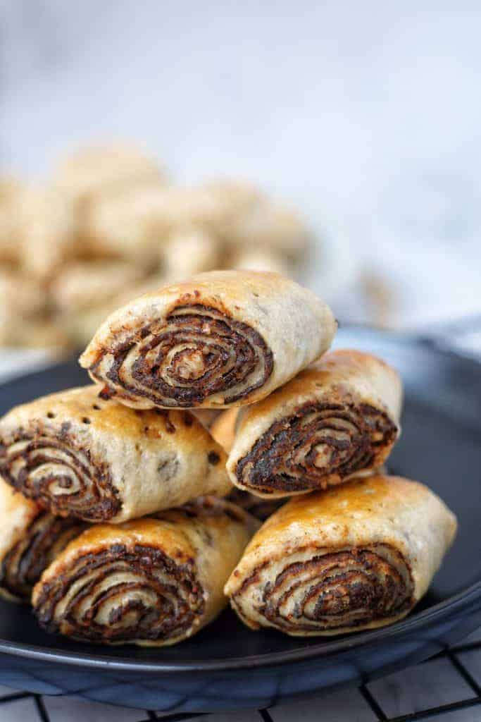 Date paste wrapped in a crumbly pastry, spiced with cardamom and cinnamon.