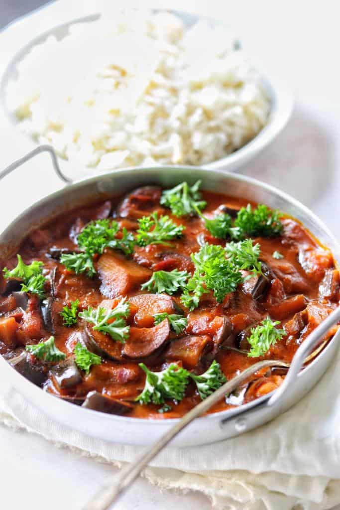 A delicious Mediterranean dish which is made with eggplants simmered in tomato sauce. Served with vermicelli rice to make the perfect comfort meal.