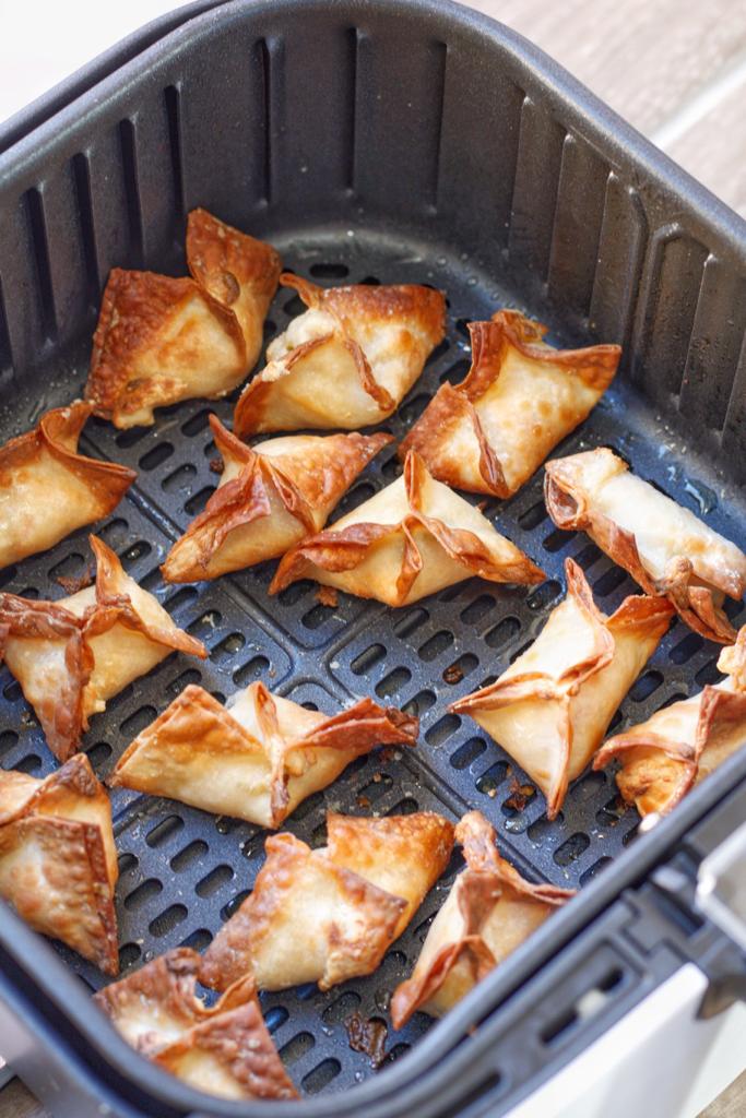 These  wontons stuffed with cream cheese and imitation crab meat are super crunchy, delicious, and easy to make at home.