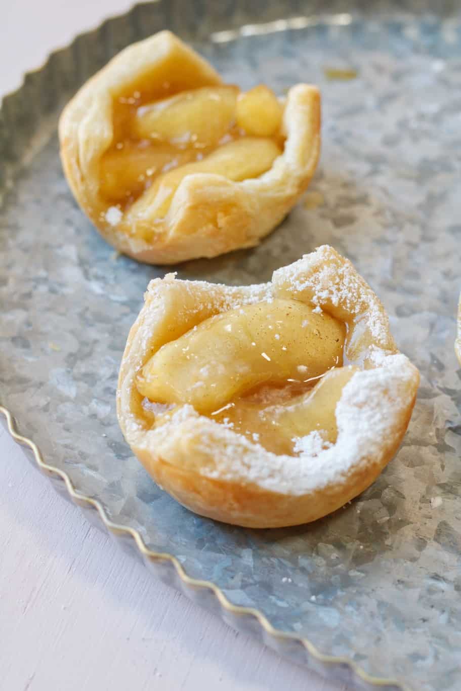 these delicious mini apple pie bites sprinkled with powdered white sugar are the greatest way to enjoy apple pie in a pinch